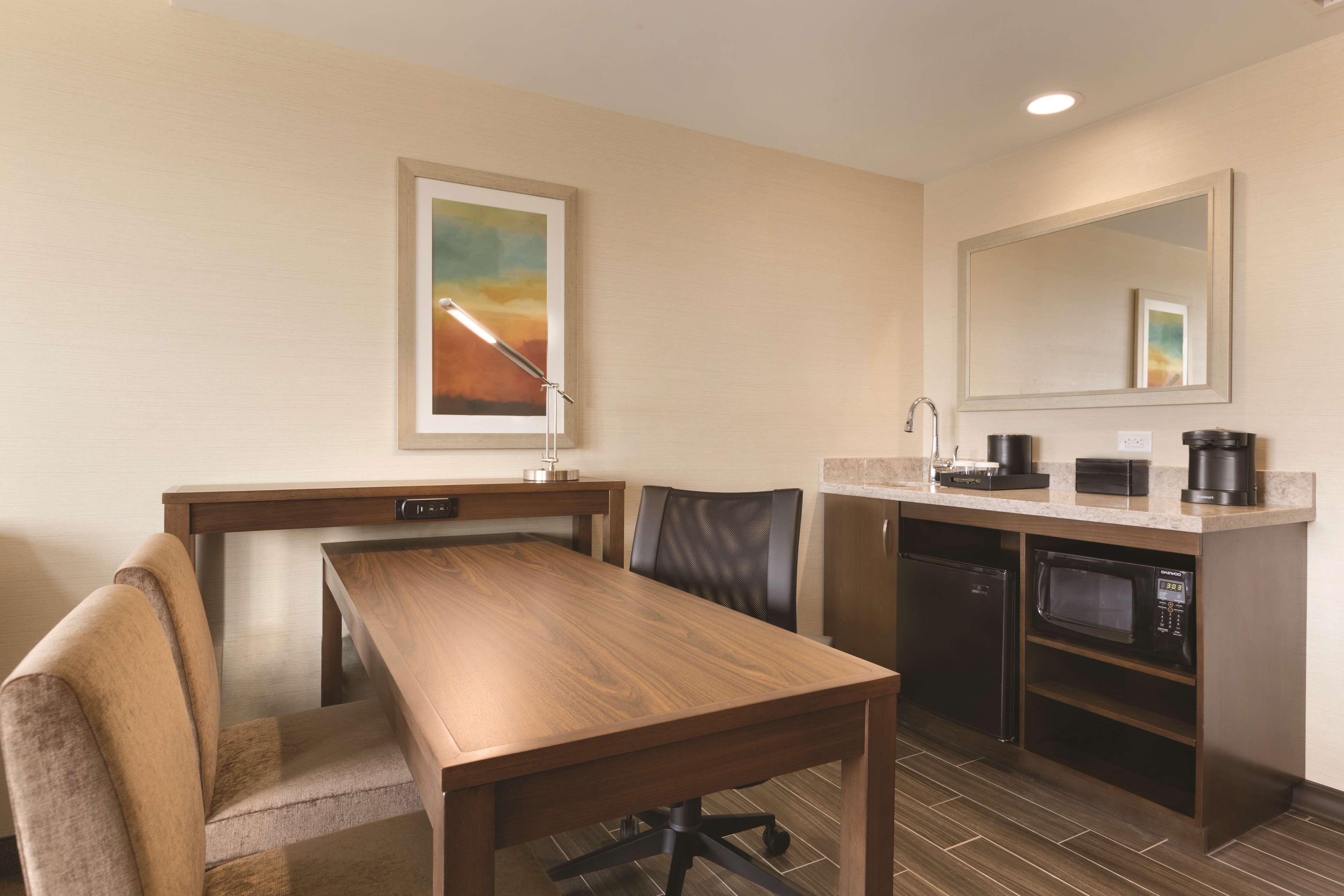 Embassy Suites By Hilton Akron Canton Airport Норт-Кантон Экстерьер фото