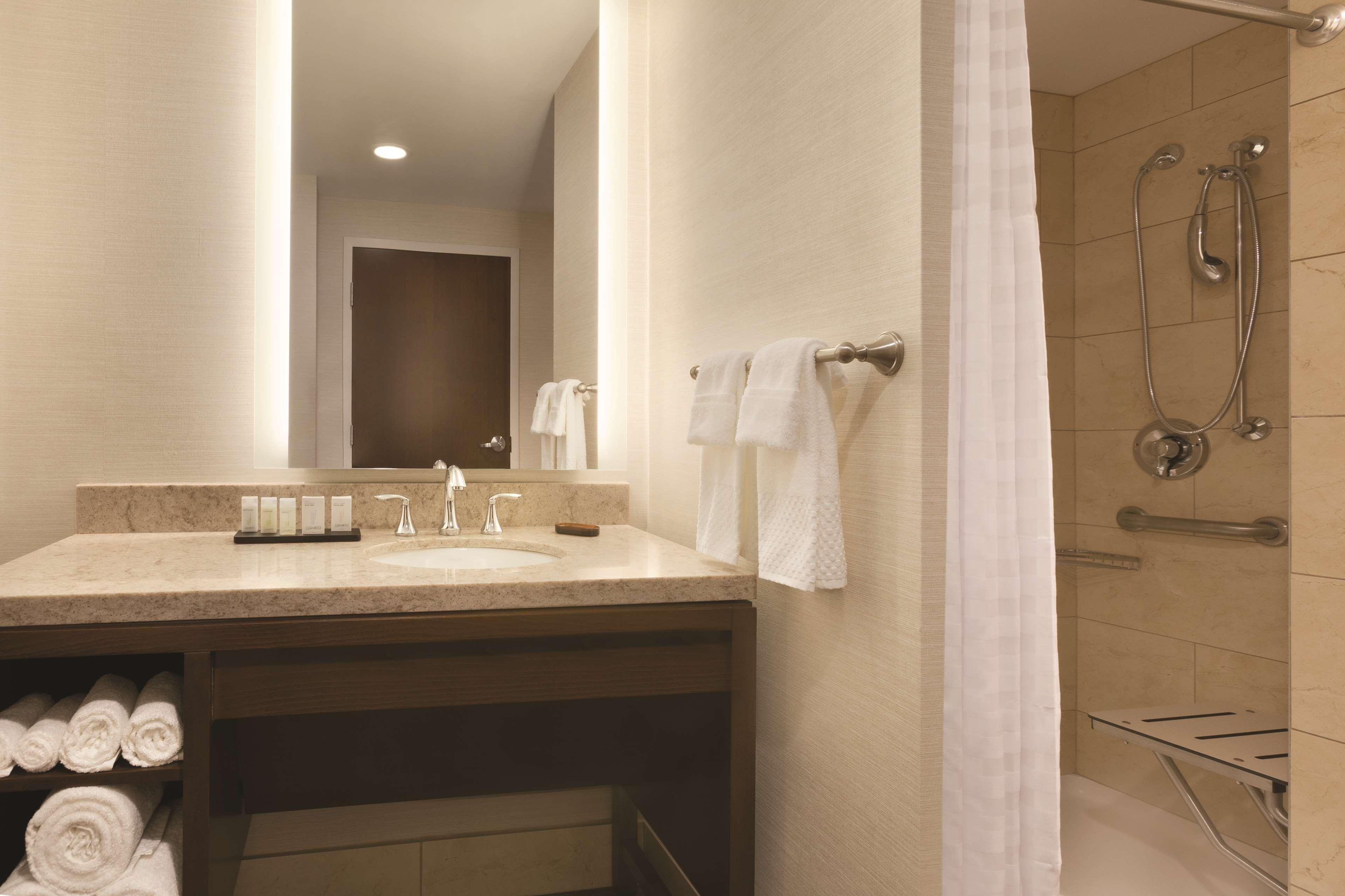 Embassy Suites By Hilton Akron Canton Airport Норт-Кантон Экстерьер фото