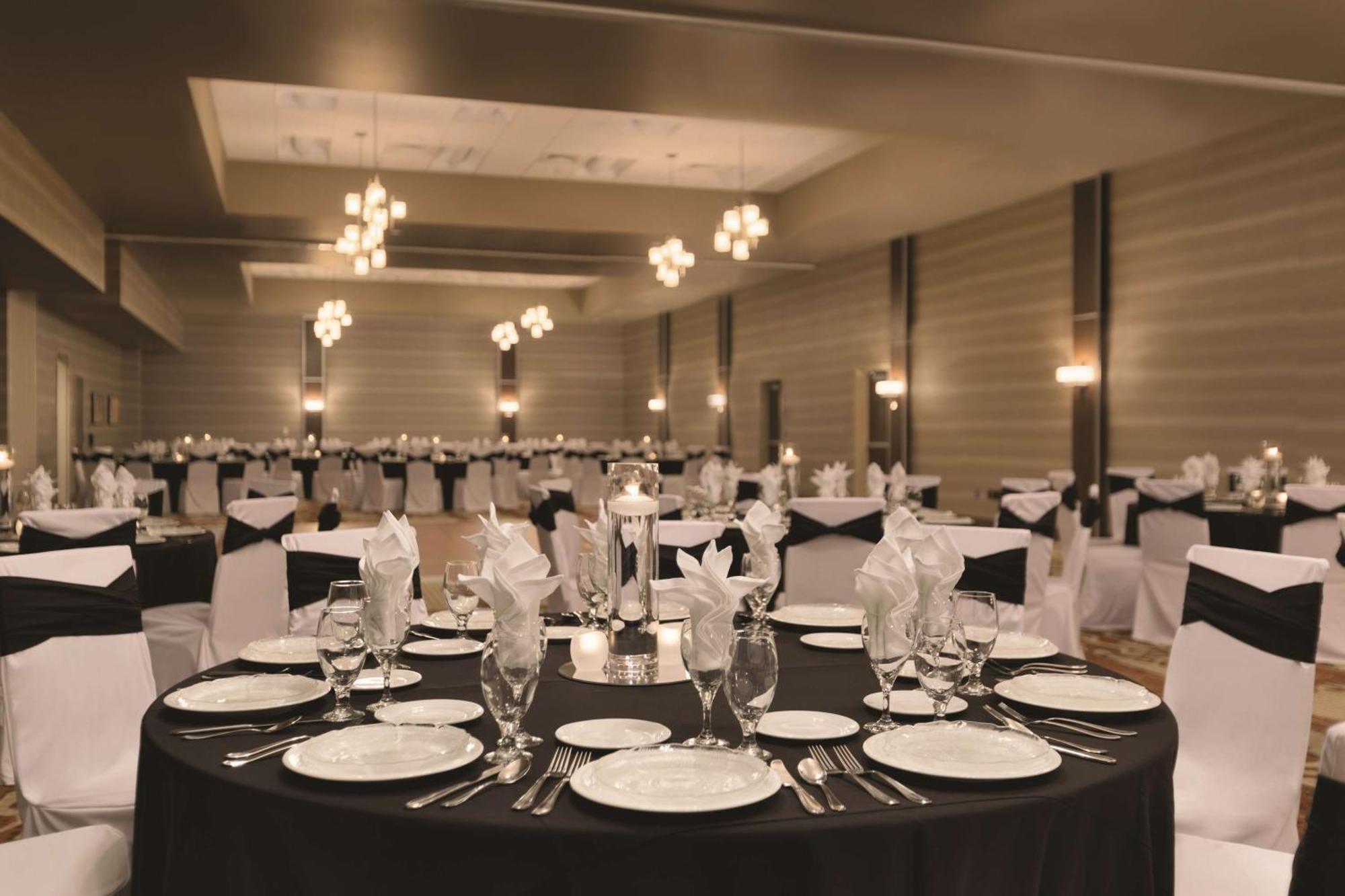 Embassy Suites By Hilton Akron Canton Airport Норт-Кантон Экстерьер фото