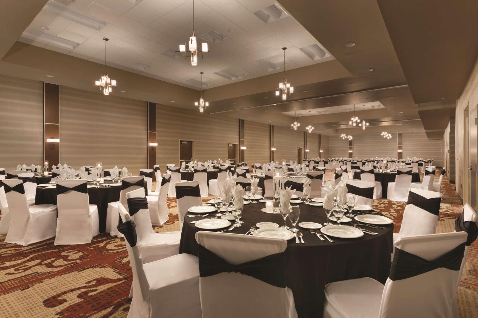 Embassy Suites By Hilton Akron Canton Airport Норт-Кантон Экстерьер фото
