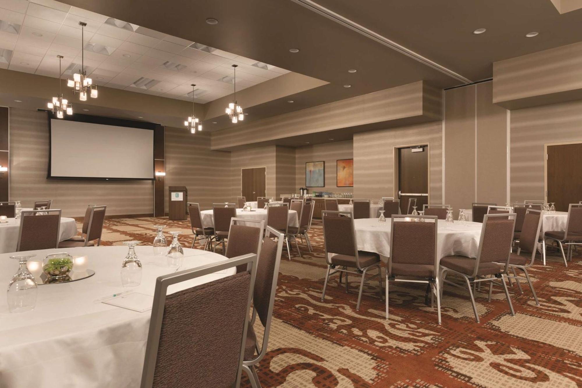 Embassy Suites By Hilton Akron Canton Airport Норт-Кантон Экстерьер фото