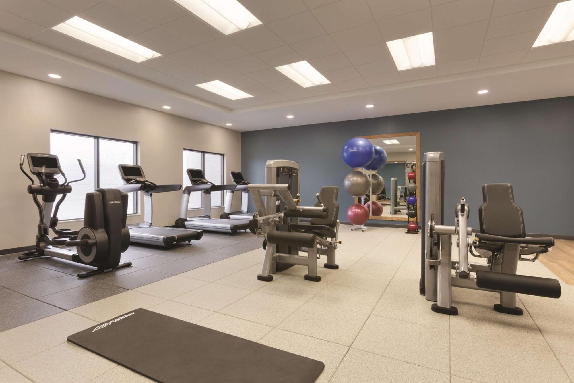 Embassy Suites By Hilton Akron Canton Airport Норт-Кантон Экстерьер фото
