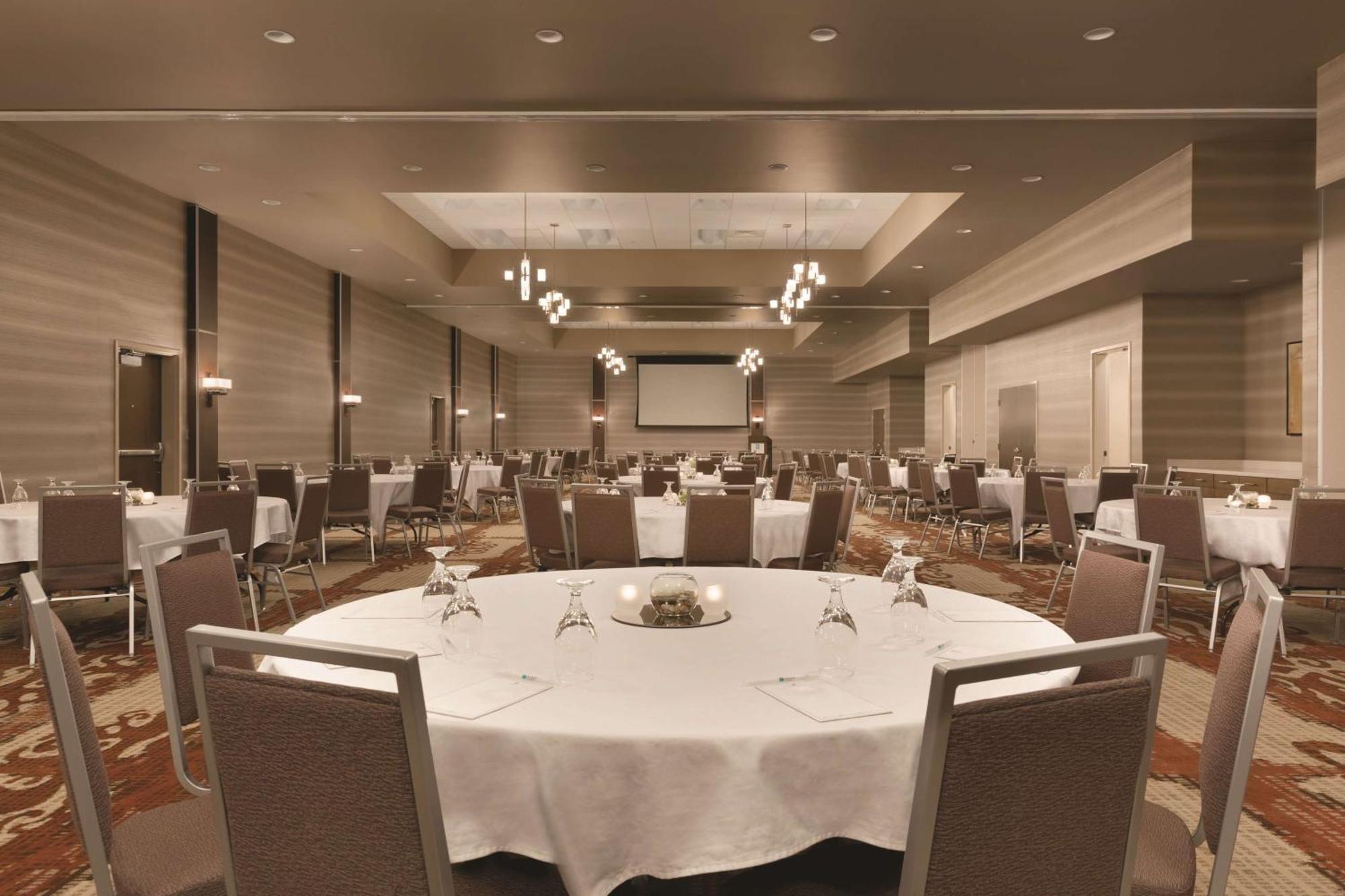 Embassy Suites By Hilton Akron Canton Airport Норт-Кантон Экстерьер фото