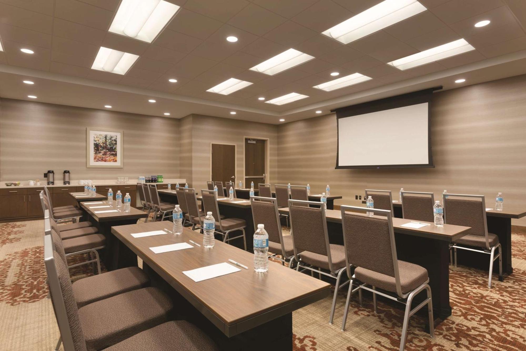 Embassy Suites By Hilton Akron Canton Airport Норт-Кантон Экстерьер фото