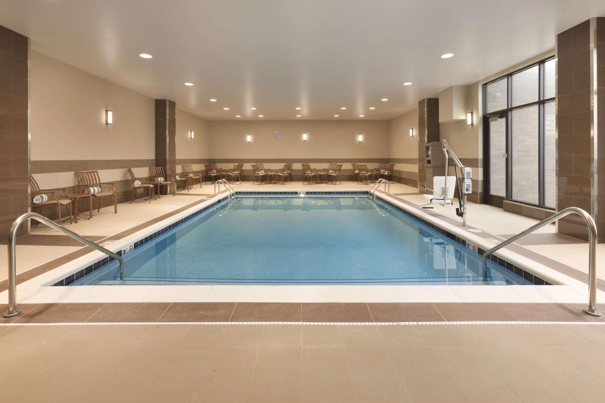 Embassy Suites By Hilton Akron Canton Airport Норт-Кантон Экстерьер фото