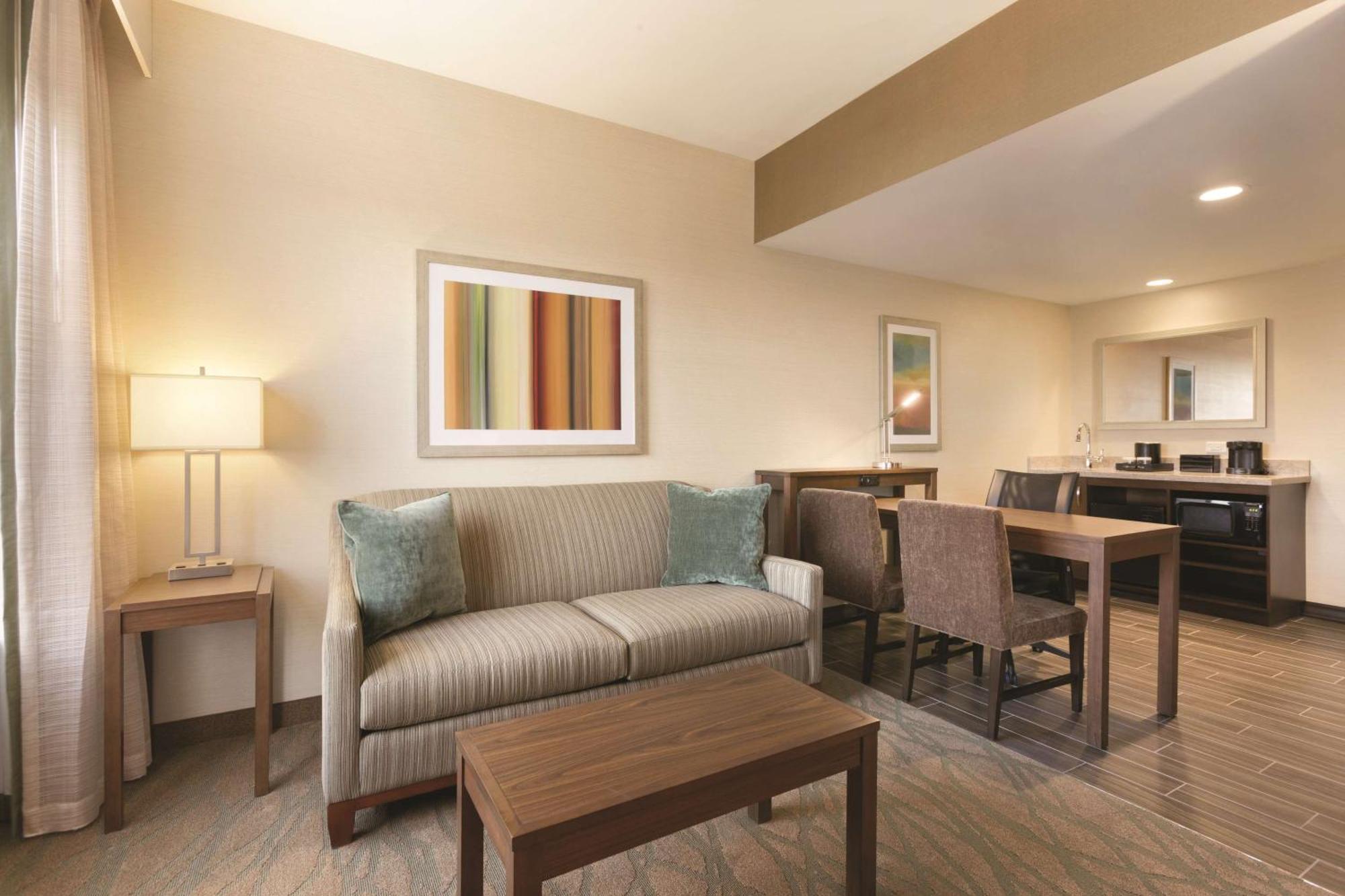 Embassy Suites By Hilton Akron Canton Airport Норт-Кантон Экстерьер фото