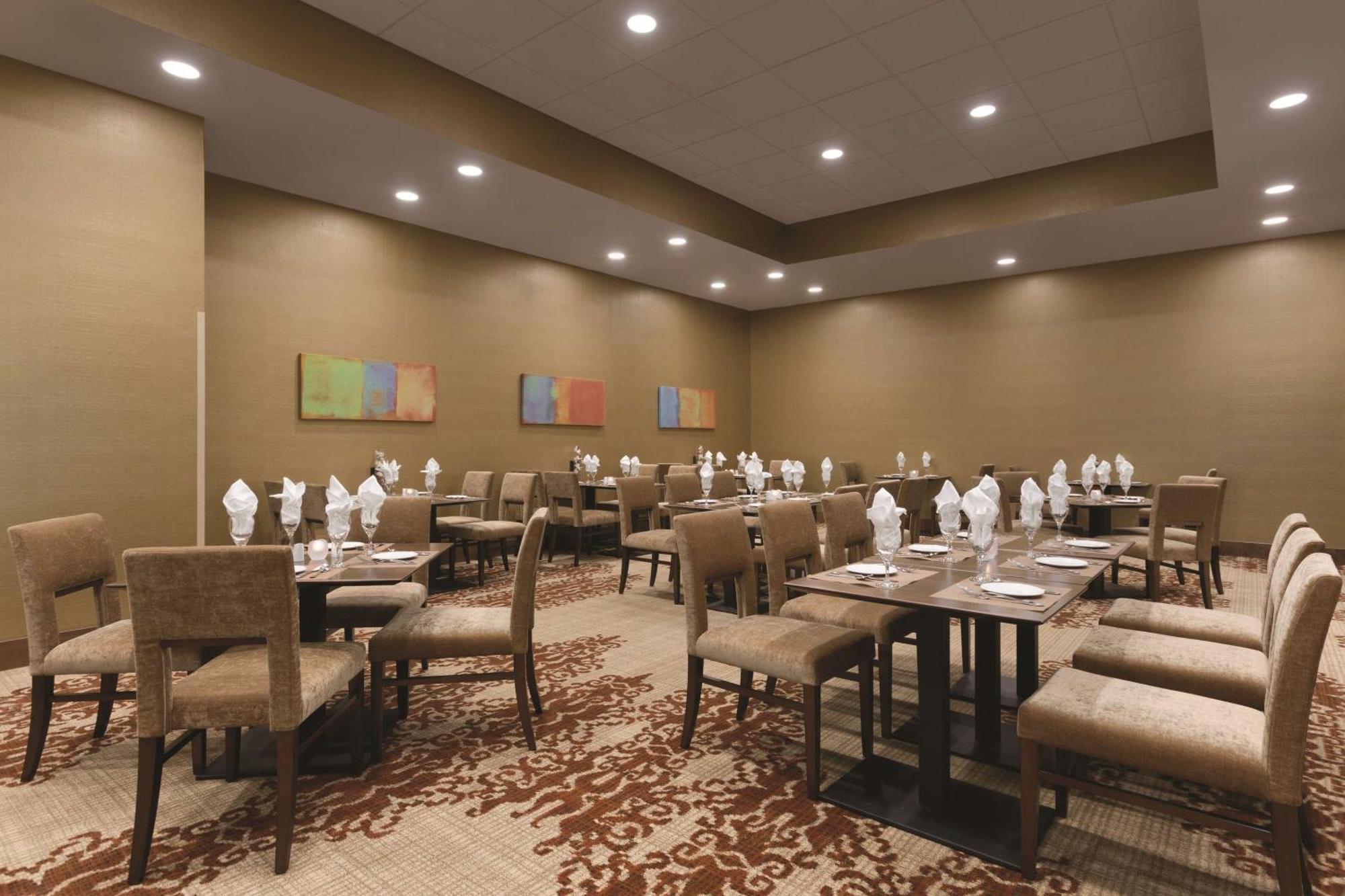 Embassy Suites By Hilton Akron Canton Airport Норт-Кантон Экстерьер фото