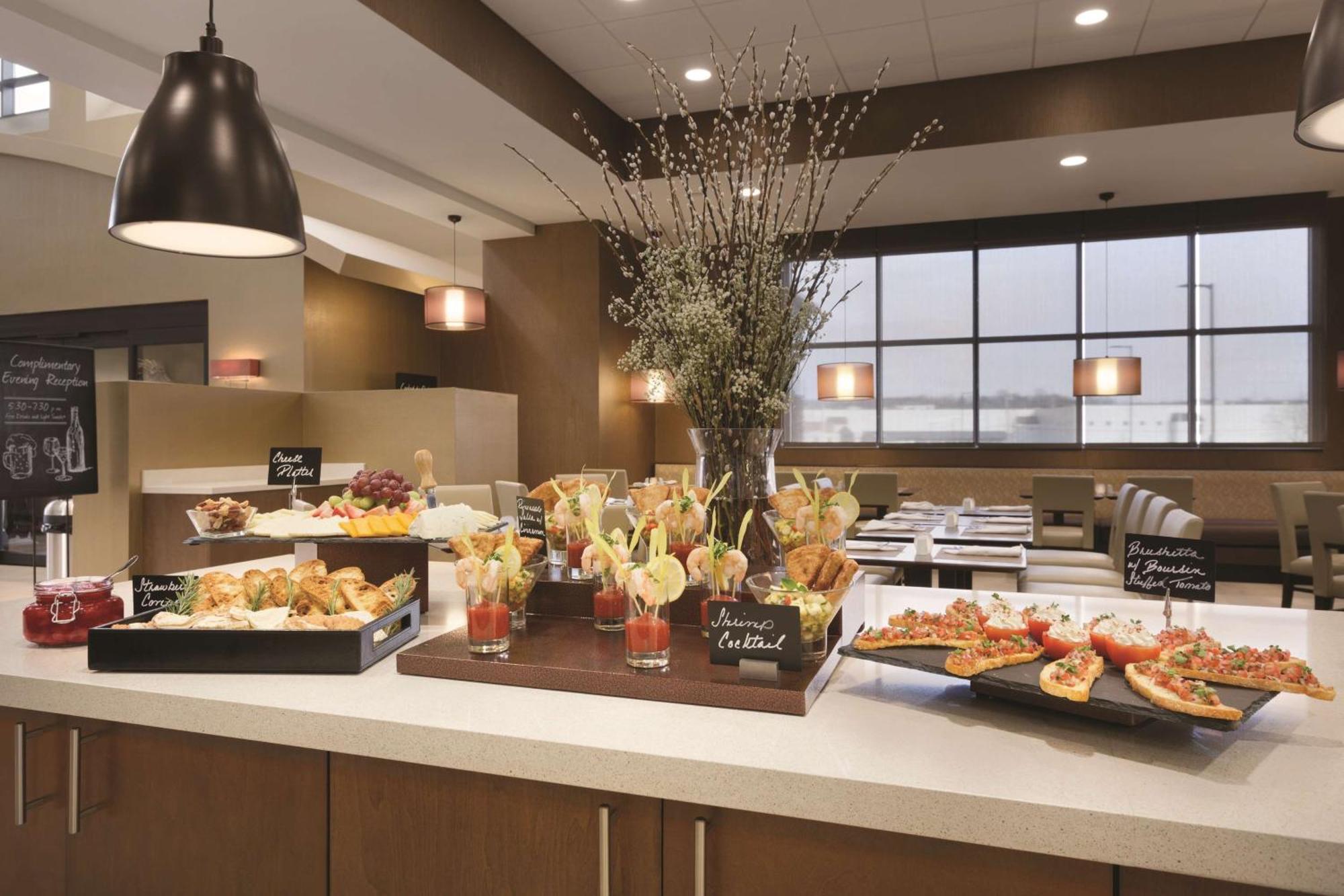 Embassy Suites By Hilton Akron Canton Airport Норт-Кантон Экстерьер фото