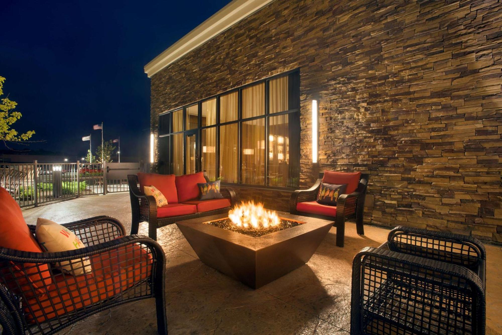 Embassy Suites By Hilton Akron Canton Airport Норт-Кантон Экстерьер фото